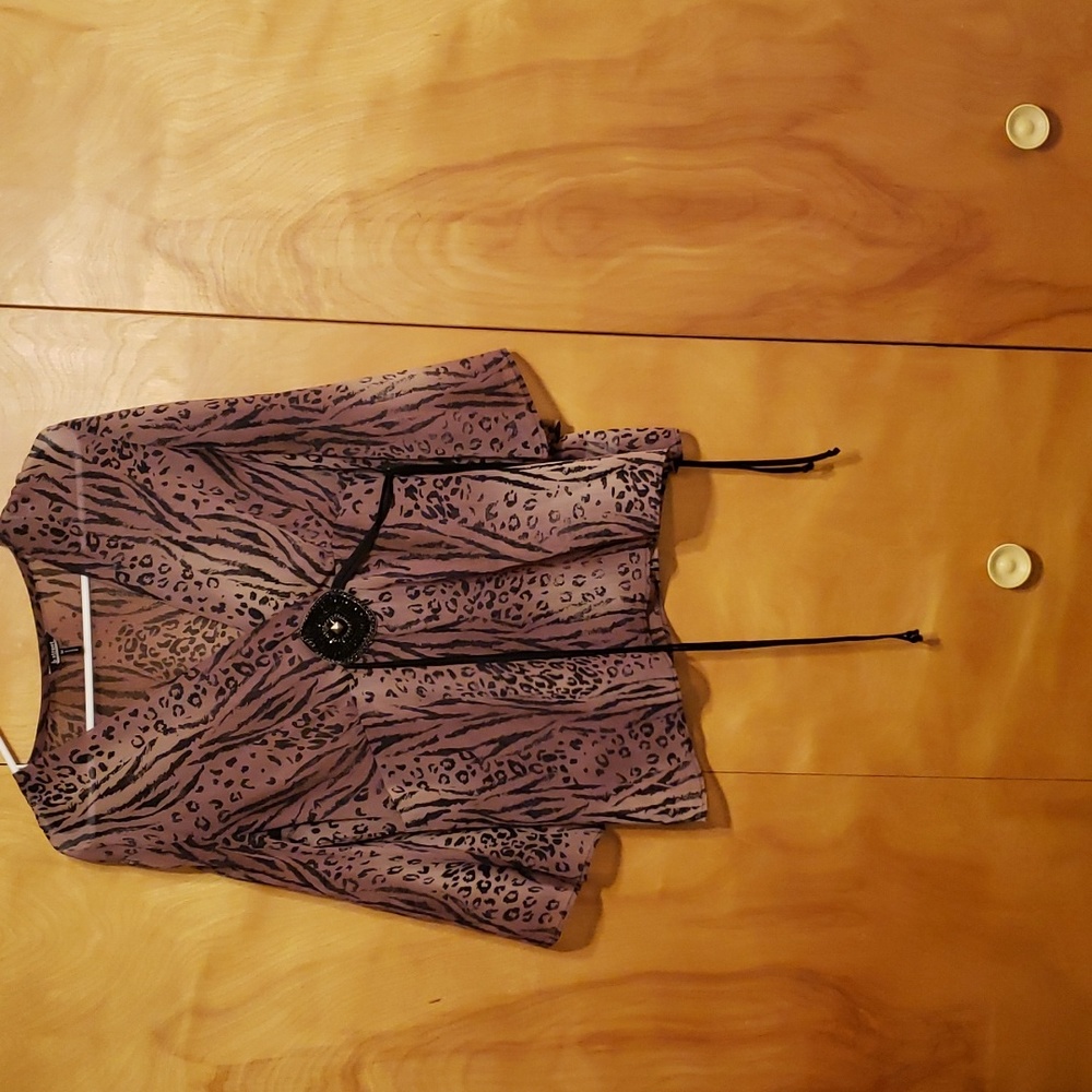 B Street Zebra and leopard stripe blouse. Size M. Tank top included. 3/4 sleeves